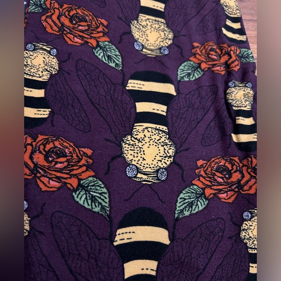 LuLaRoe women’s OS buttery soft leggings. Animal prints. Set of 3 leggings. - Picture 5 of 7